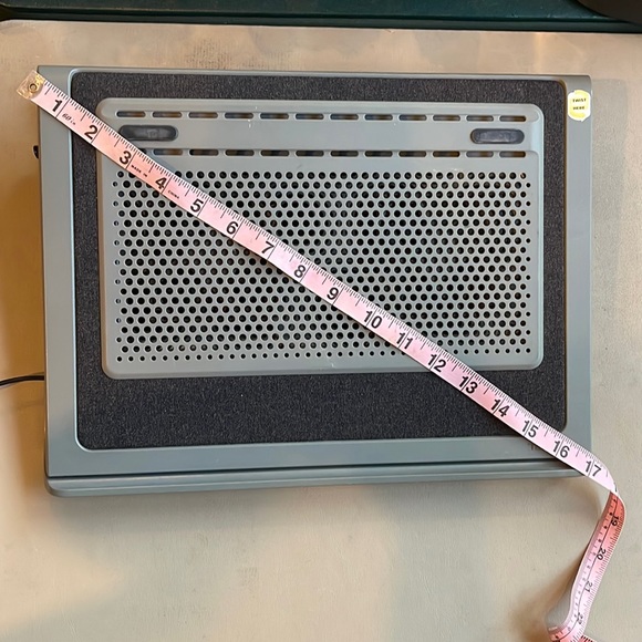 Targus laptop cooling stand, for 17 inch (diag.) laptops - Picture 4 of 10